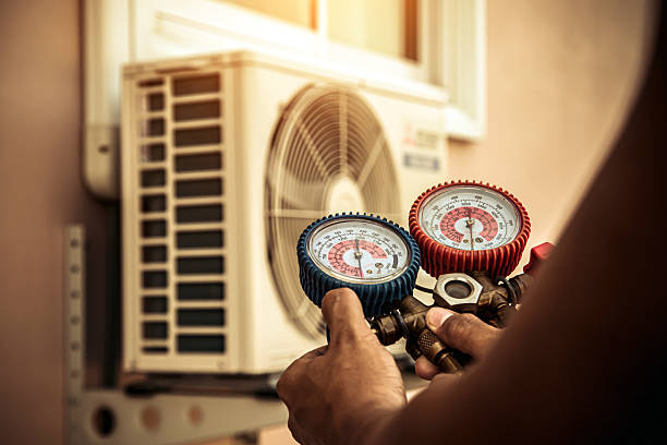 Professional Hvac technician working in Servia, IN